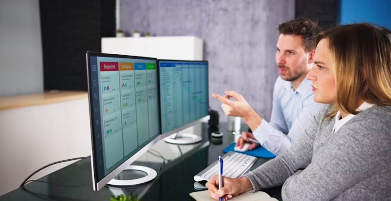 the-difference-between-equipment-management-software-and-manual-management.png